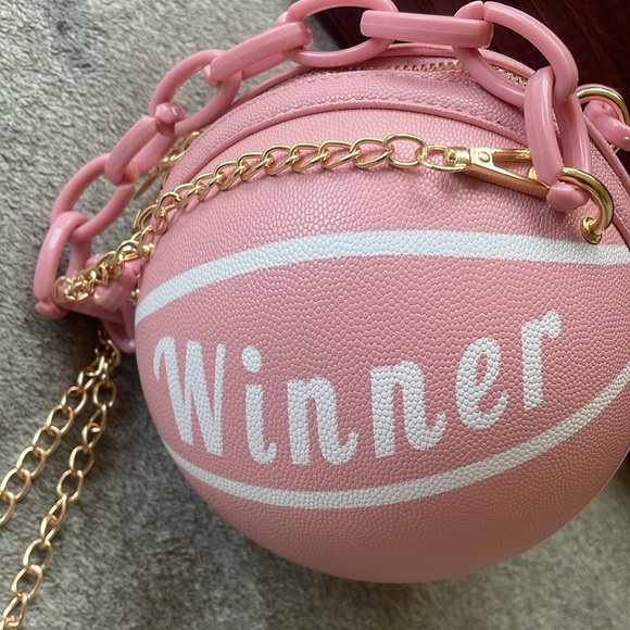 ATL HOUSE WIVES CHIC’ Basketball Shaped Chain Bag - Picture 16 of 16